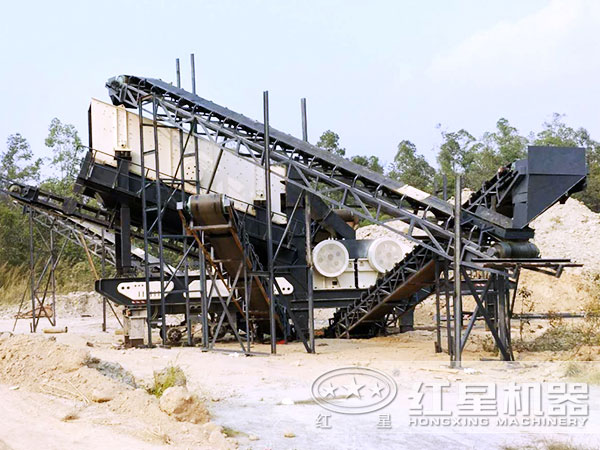 移動式破碎機作業現場 移動式破碎機作業現場