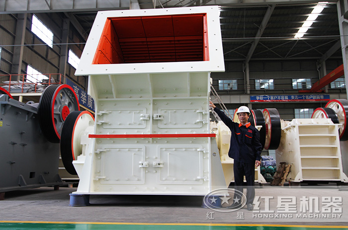 紅星機(jī)器專業(yè)的打石子機(jī)器生產(chǎn)車間