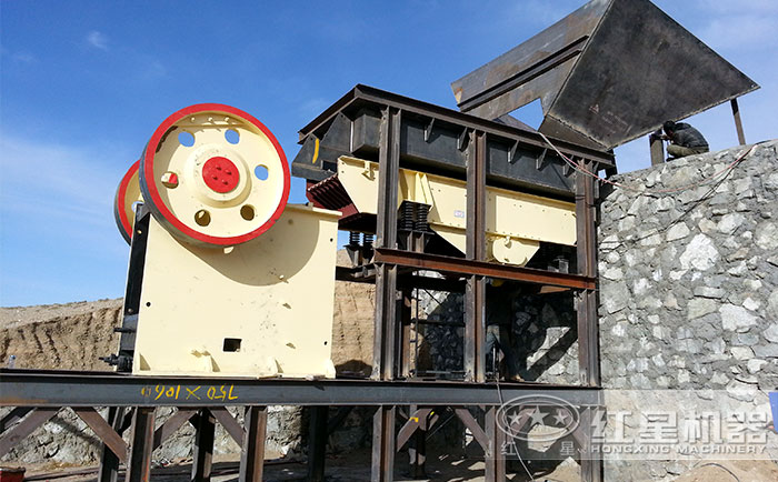 細(xì)顎破碎機(jī)客戶現(xiàn)場 細(xì)顎破碎機(jī)客戶現(xiàn)場