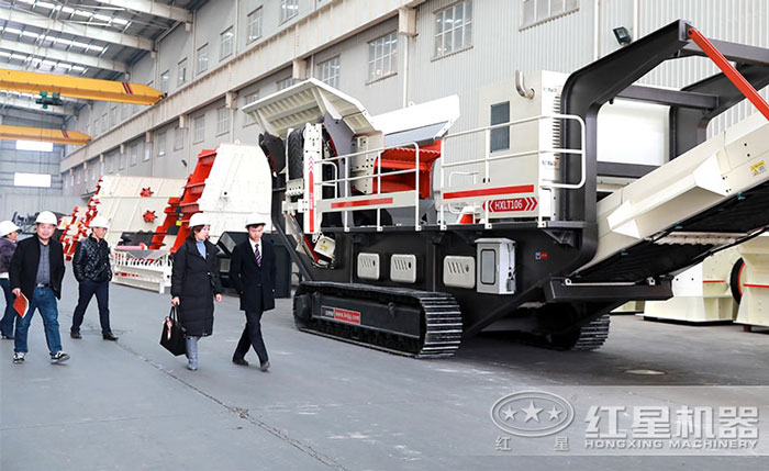 客戶到紅星廠區參觀車載流動砂機