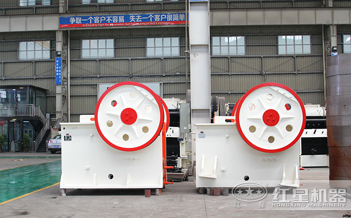小型顎式破碎機(jī)設(shè)備生產(chǎn)車(chē)間