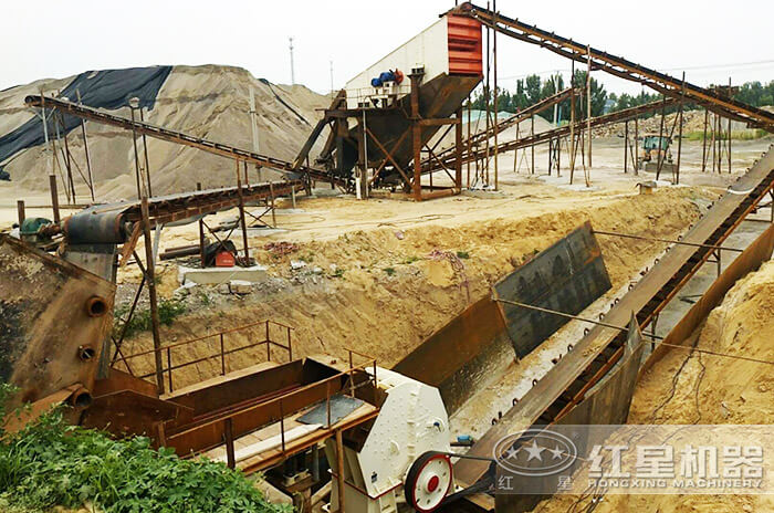 錘式打石機加工現(xiàn)場 錘式打石機加工現(xiàn)場