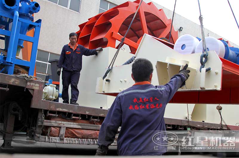 一臺(tái)輪斗洗砂機(jī)給機(jī)制沙換新顏 一臺(tái)輪斗洗砂機(jī)給機(jī)制沙換新顏